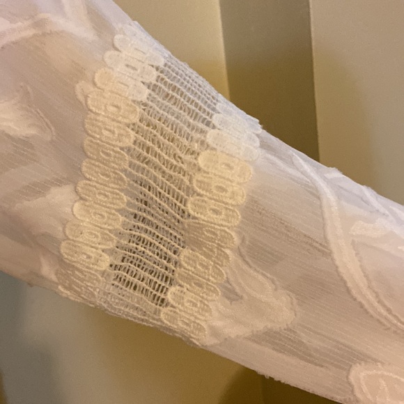 Belle by Kim Gravel, medium lined lace blouse - Picture 5 of 9